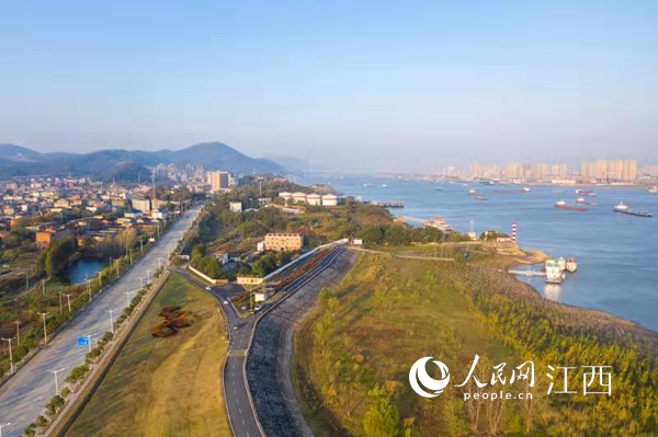 天博官网入口江西瑞昌：江岸绿意葱茏市民喜笑颜开(图2)
